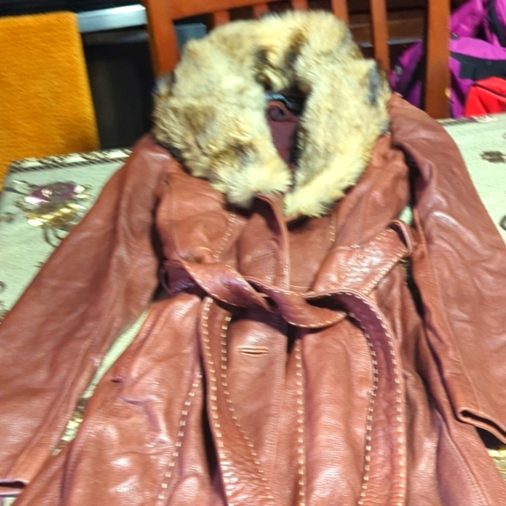 Montaina Italian leather trench 1970's style💓